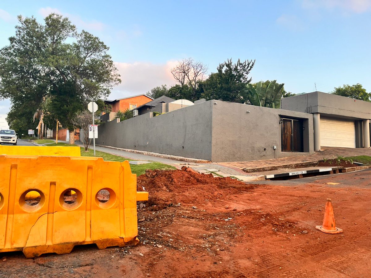 sameercassim007's tweet photo. @JHBWater 
@MyJRA 
Pls log and attend to incomplete
Repair 
Corner Ayr and Winchester Street 
Westdene https://t.co/OLbpkIFGb5