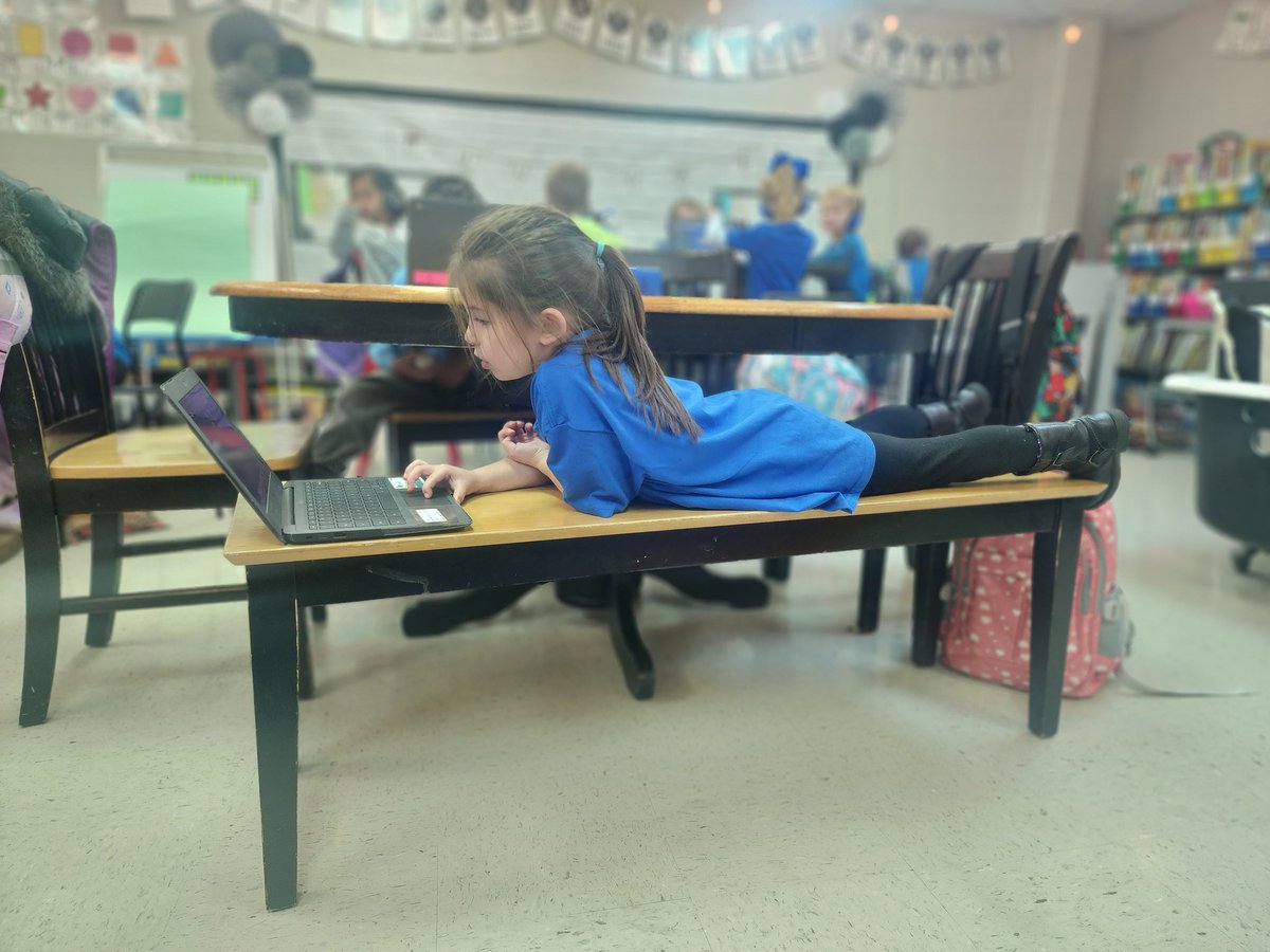 CoxBrandis's tweet photo. Students love seating choice and alternative seating options in the classroom. @MasonCoSchools @StraubElem #magicofmason https://t.co/i2VzjUJfFY
