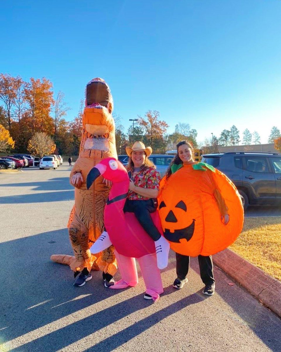 ThomasEdisonES's tweet photo. A π¦©, π, and a π¦walk into the car rider line. What are you going to doβοΈ
Have the best morning ever of course!!
#mnps #edisonelementary #nashville #pumpkin #dinosaur #flamingo #fall #carriders #elementary #october #fallmornings #costume #elementary #halloween #morningvibes https://t.co/5nARCdLDFI