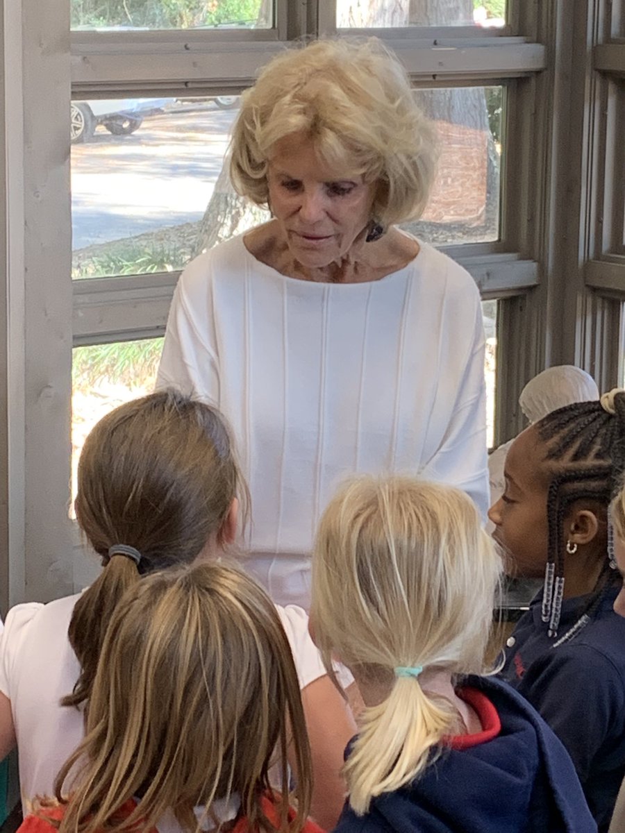 1stLadySC's tweet image. Thank you @HammondSchool for the invitation and warm welcome today. I enjoyed reading to your knowledgeable and interactive second graders. Even got to meet “Fancy Nancy”! Let’s do it again, soon.