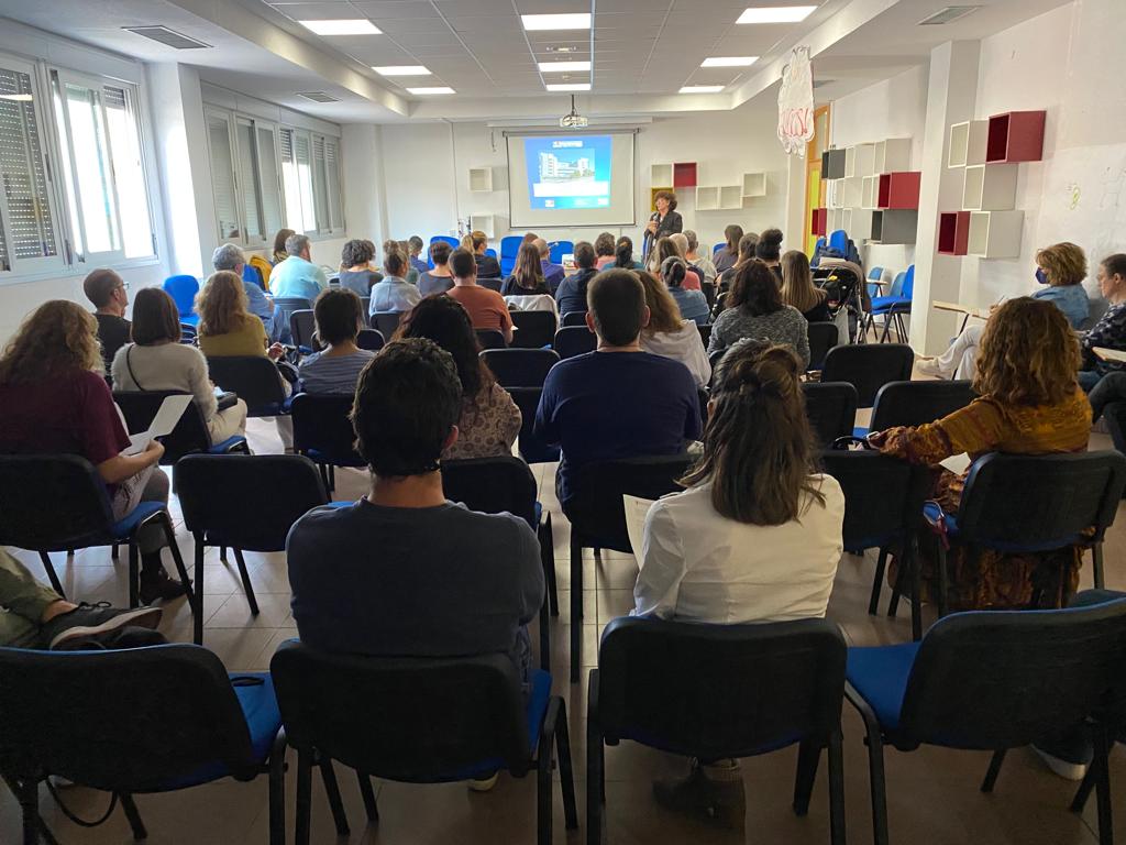Carmen_RebolloA's tweet photo. En #ProgramaSaludHable de #ConcejaliaSaludRivas, hoy #DiaConcienciacionTDAH, charla con gran presencia, sobre esta enfermedad neurobiologica que afecta del 5 al 9% de población infanto-juvenil. Gracias Lola Moreno, jefa psiquiatría #HospitalSureste por la interesante ponencia🩺🏥 https://t.co/LO3UjqveBY