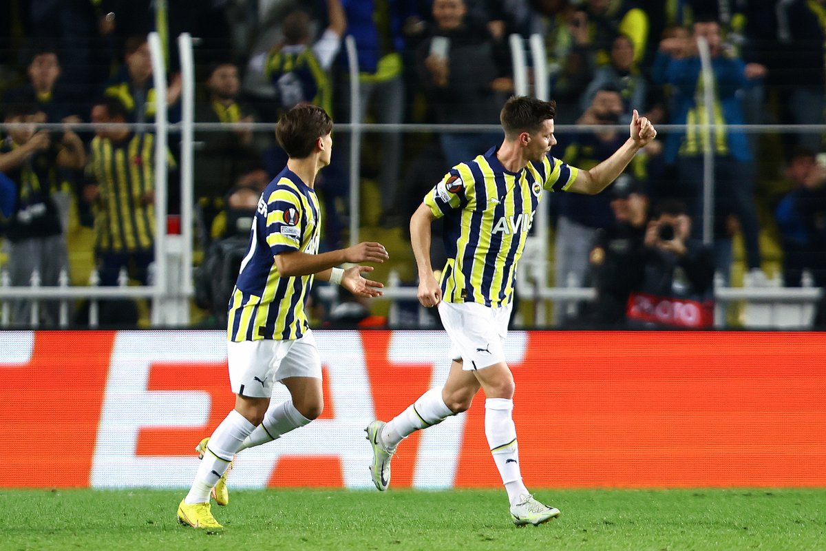3 - Fenerbahçe, Avrupa kupaları tarihinde ilk kez 3-0 geri düştüğü bir maçta rakibine mağlup olmadı (3-3 vs Rennes). Dirayet.