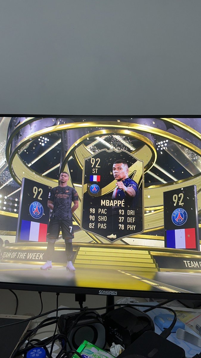 Waynerr00's tweet photo. @FIFA22_INFO No cap jumbo premium gold https://t.co/GJ4DNa3tRV