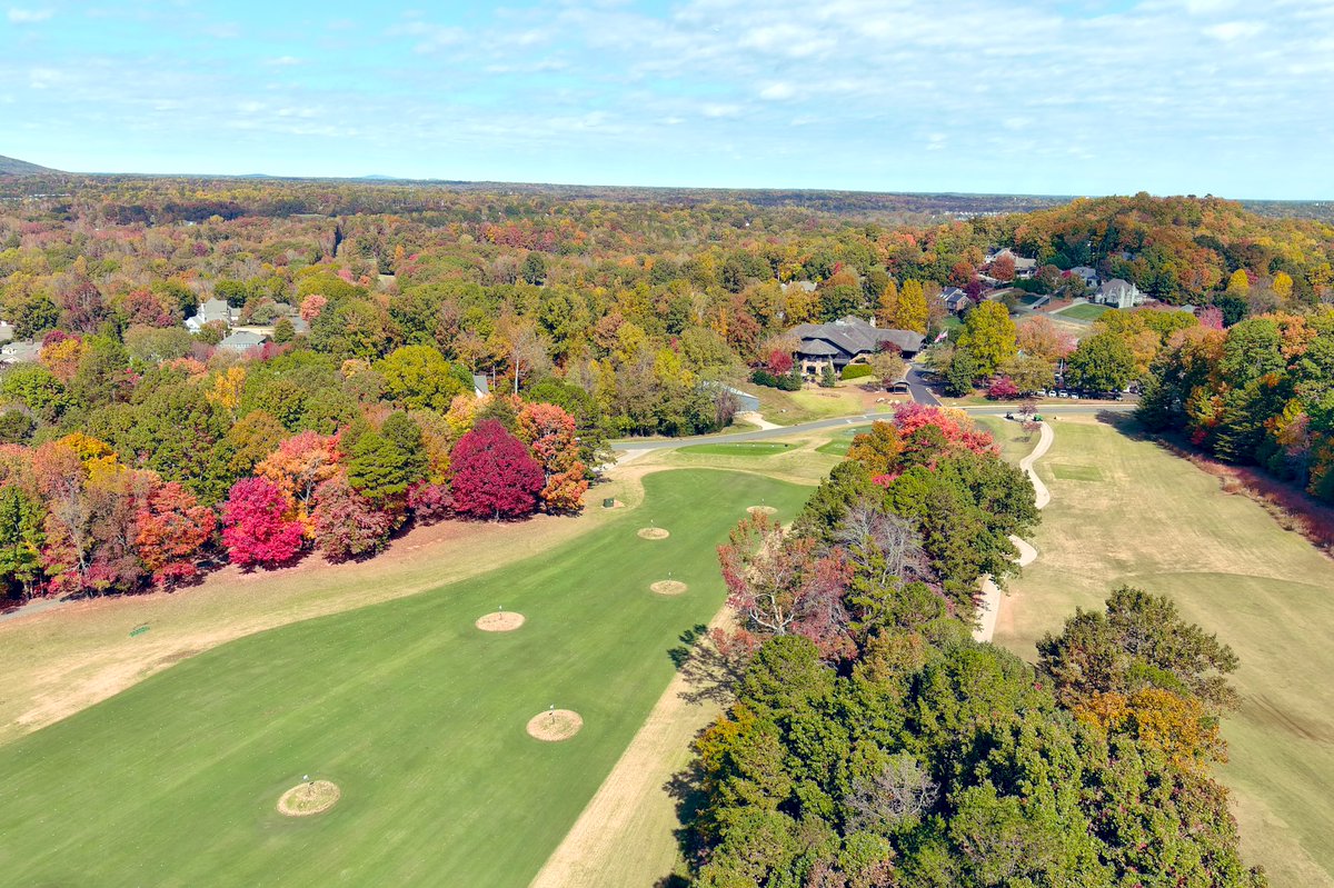 Peak fall colors have arrived in Charlotte.   The cold snap last week has the  <a href="/SimplotTurf/">Simplot Turf & Horticulture</a> Ambient Plus and Extreme Green apps popping against the semi dormant turf.   #colorpack