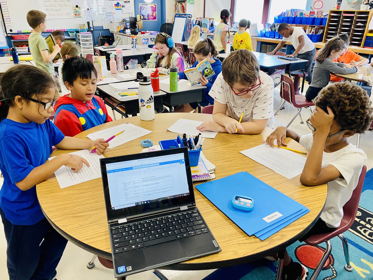 Stephanie Moore tweet media