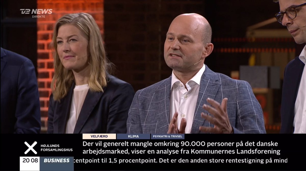 KonservativeDK's tweet image. "Hvordan skaffer vi hænderne? Det er der for få, der taler om. Forudsætningen for, at vi får nok hænder i ældreplejen, er, at vi tør lave reformer. Vores plan leverer 55.000 hænder."

- @SorenPape 

#dkpol #dkmedier