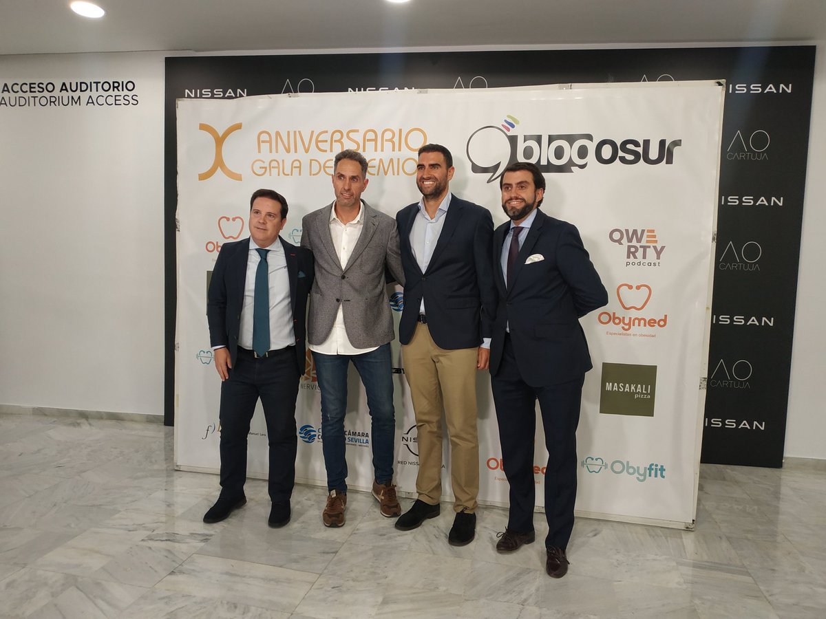 Blogosur's tweet photo. ¡Nuestro photocall empieza a funcionar! 📸
Con uno de nuestros patrocinadores oficiales, #Obymed y #Obifit 🙌🏻
¡Gracias por vuestra asistencia! https://t.co/MHlJxA8Jo9