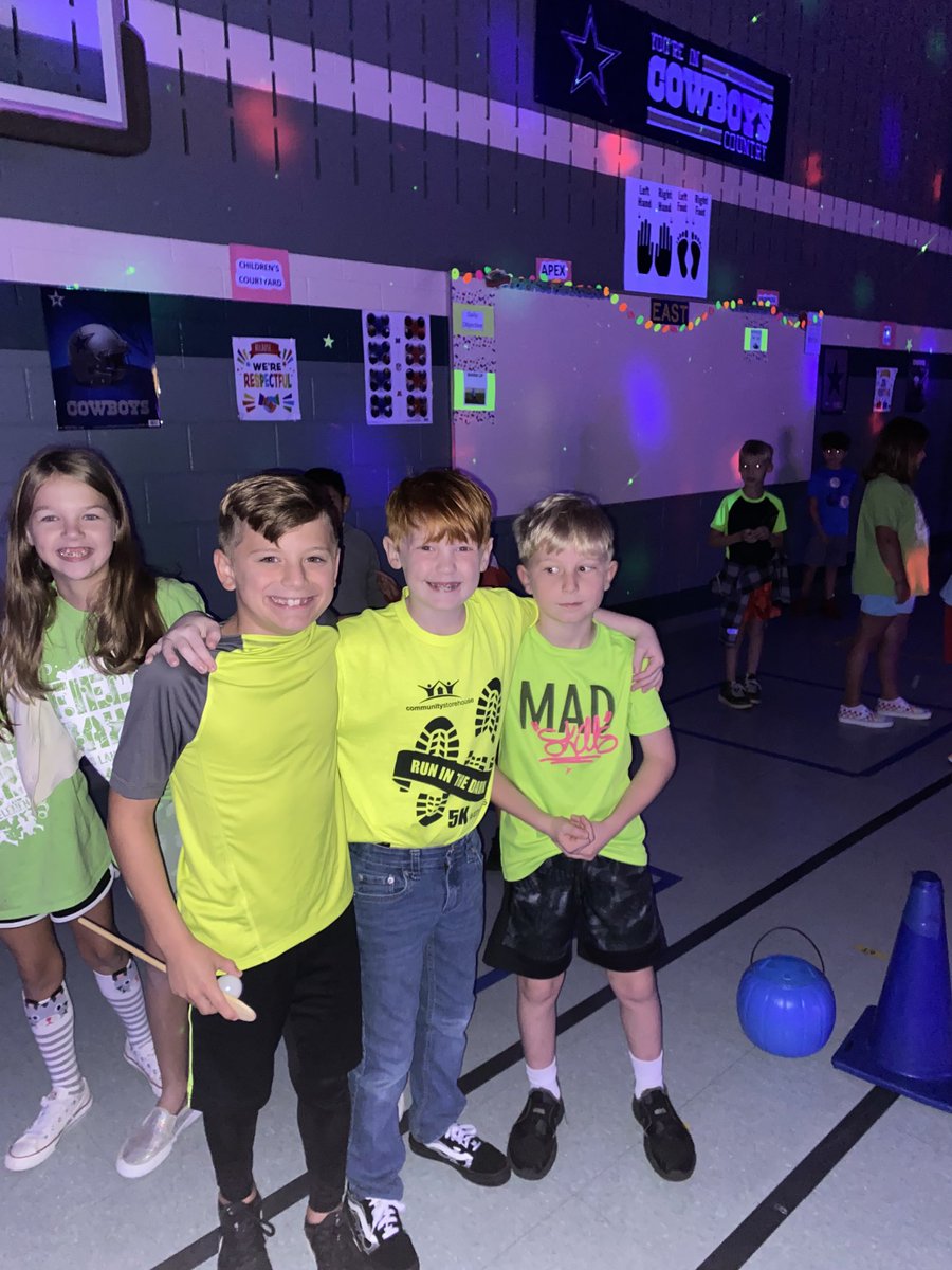 WLES_PE's tweet photo. We have been having a blast in PE ⁦@WillisLaneES⁩ playing glow in the dark tag!!! https://t.co/oa8OG6jhAn