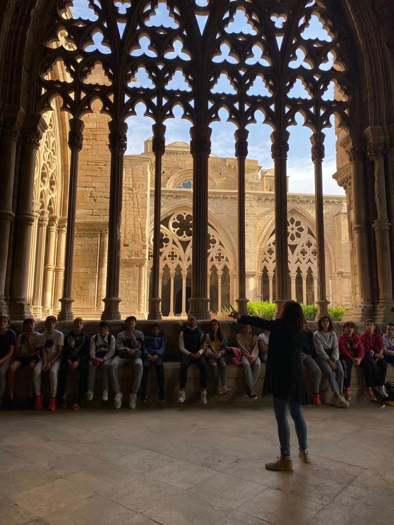 LaSalleLaSeu's tweet photo. Avui els alumnes de 1r d’ESO de #laSallelaSeu hem visitat la @TuroSeuVella de #Lleida i els antics dipòsits d’aigua... i per acabar una visita amb el bus turístic per la ciutat!!!! @aralleida_es https://t.co/siN6W6ek4n