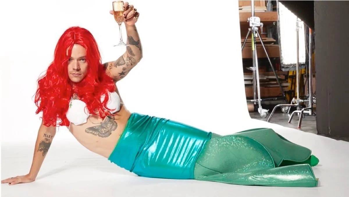 lottiamoharry's tweet photo. COINCIDENZE? IO NON CREDO. 🧜♂️🍣🐙#HarryStyles #mfsr https://t.co/J50S5ctC63