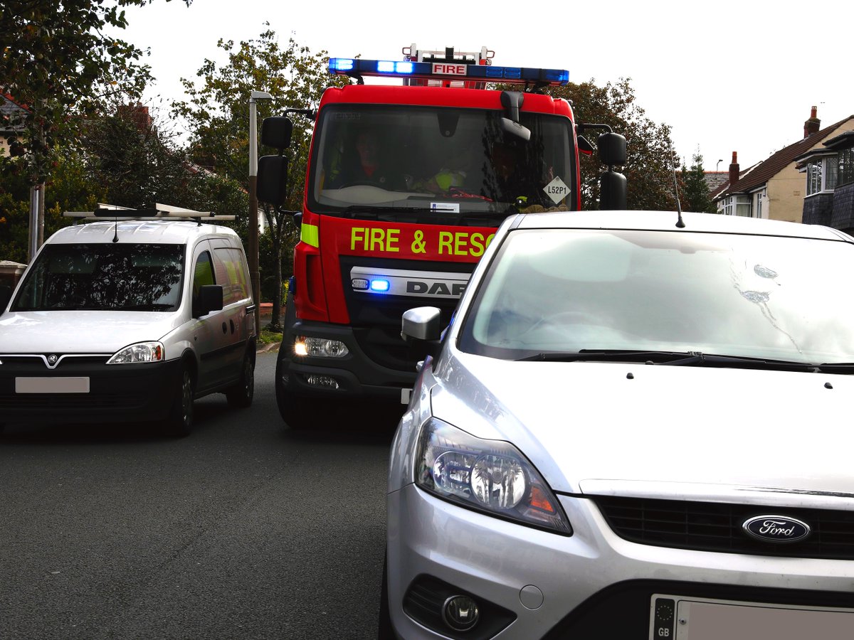 This is a friendly reminder to be careful where you park your vehicle.

If you accidentally block access for emergency vehicles, it can delay our response. This can be especially important around #BonfireNight.

Thank you! 🚒