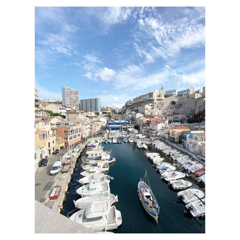 Le vallon 
22.10.22

#vallondesauffes #marseille #marseillecity #igersfrance #igersmarseille #wipplay #legoutdesfollowers #grainedephotographe #cityscape #cityphotography #streetphotography #perspective #architecture #weekend #eteindien