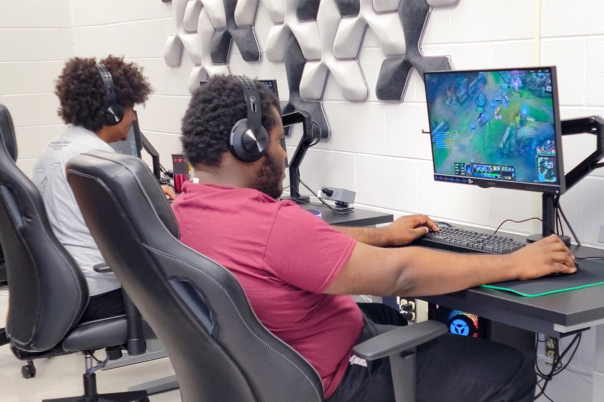 The Heritage High School Esports Gaming Lab was officially unveiled today! Thank you to the amazing <a href="/HeritageHS/">Heritage High School</a> staffulty for arranging this great STEM opportunity for our students and to #odpbusinesssolutions and Lenovo for making it possible. #nnpsstem #nnpsproud #5800family
