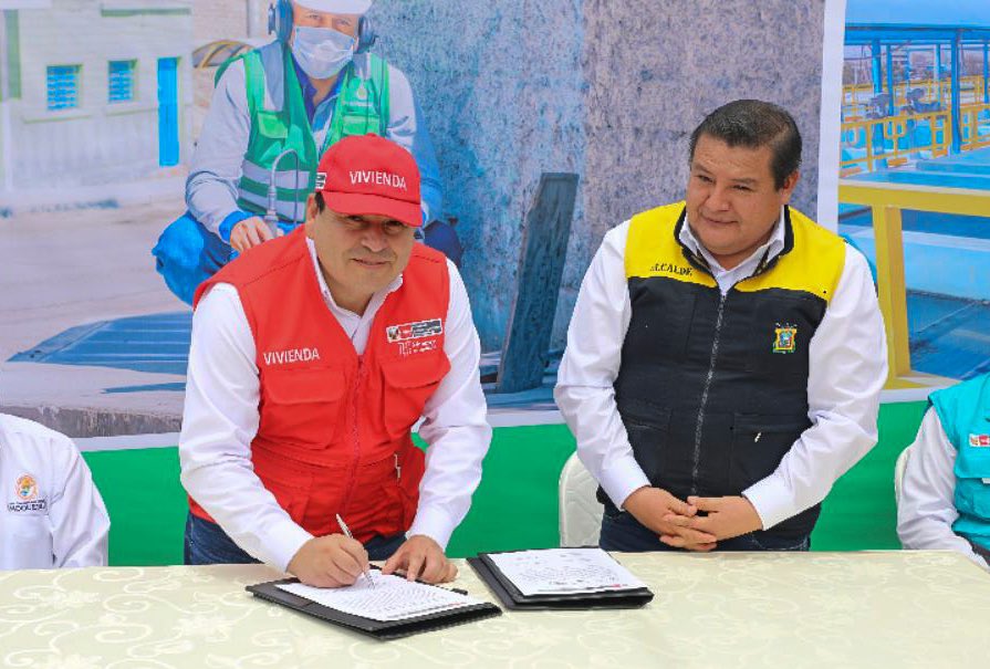 CPaniaguaCh's tweet photo. ¡Buenas noticias! Entregamos la EPS #Moquegua a la Municipalidad de Mariscal Nieto. Es la primera prestadora que sale del régimen de apoyo transitorio, lo que muestra resultados tangibles de @OtassPeru. Mejoramos y aseguramos la calidad y sostenibilidad de los servicios de agua. https://t.co/5fR7HGqU9m