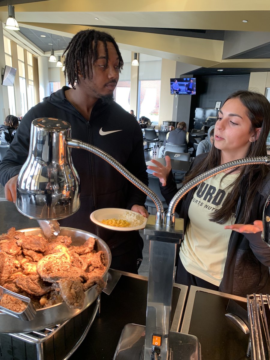 fuelingvictory's tweet photo. #GatoradeSNIP update with Rachel Sachs 💥
Rachel is the @gppartner SNIP fellow at Purdue, working with football, vball, swim & dive, & golf. She's working closely with her teams to help athletes reach their performance nutrition goals!
Way to be #FuelingVictory, Rachel! https://t.co/7oluy3t6lp