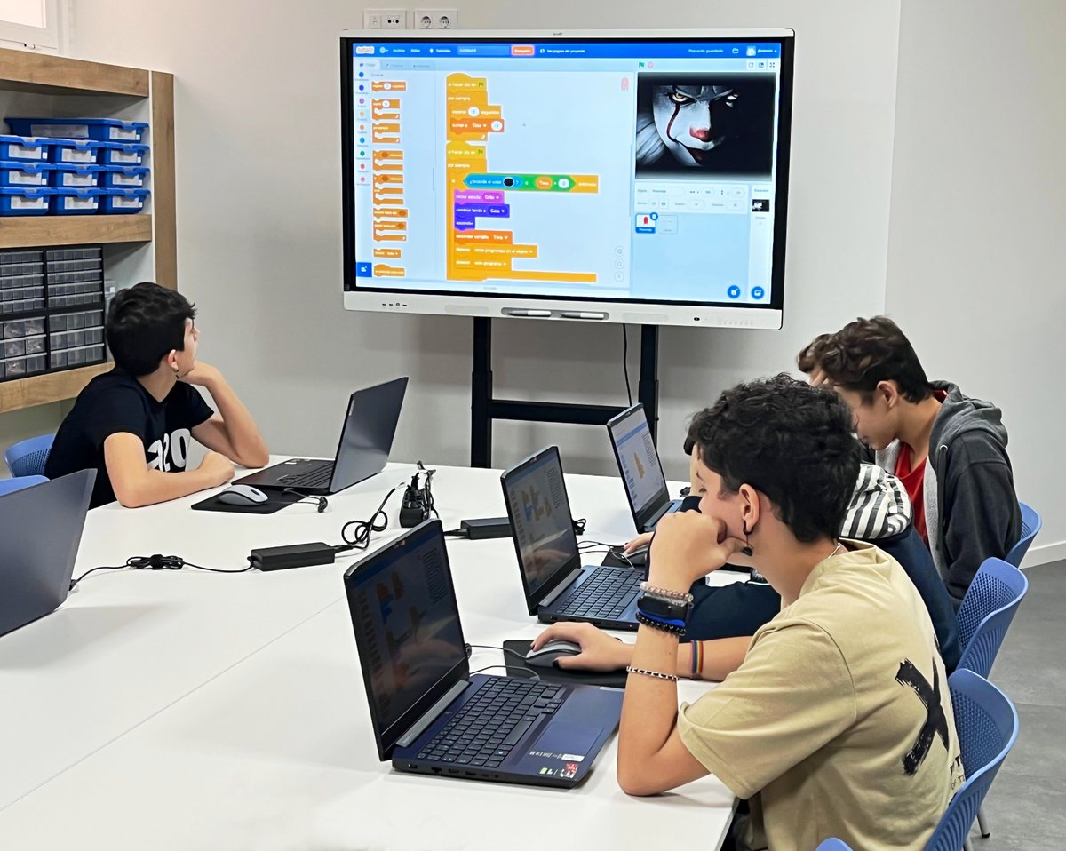 IngeniaKids's tweet image. Exprimimos #Scratch al máximo para profundizar en algoritmia y la creación de aplicaciones más complejas 👩🏻‍💻🔝

#STEAM #algoritmia #programación #extraescolares #TICs #pensamientológico #IngeniaKids #Cáceres