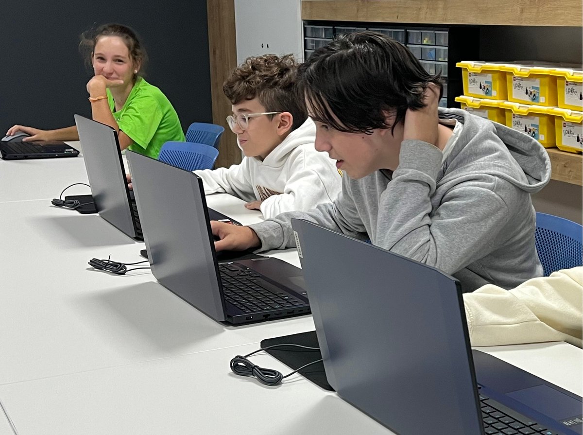 IngeniaKids's tweet image. Exprimimos #Scratch al máximo para profundizar en algoritmia y la creación de aplicaciones más complejas 👩🏻‍💻🔝

#STEAM #algoritmia #programación #extraescolares #TICs #pensamientológico #IngeniaKids #Cáceres