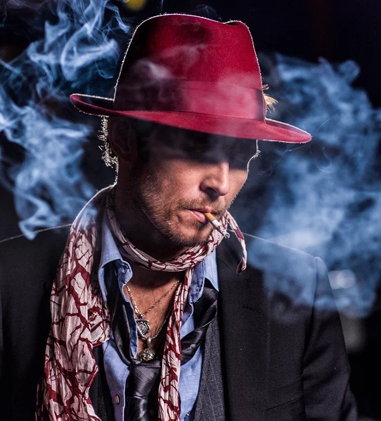 Scott Weiland, the Melody Man. If he can t sing it then nobody can.

Happy birthday, legend. 