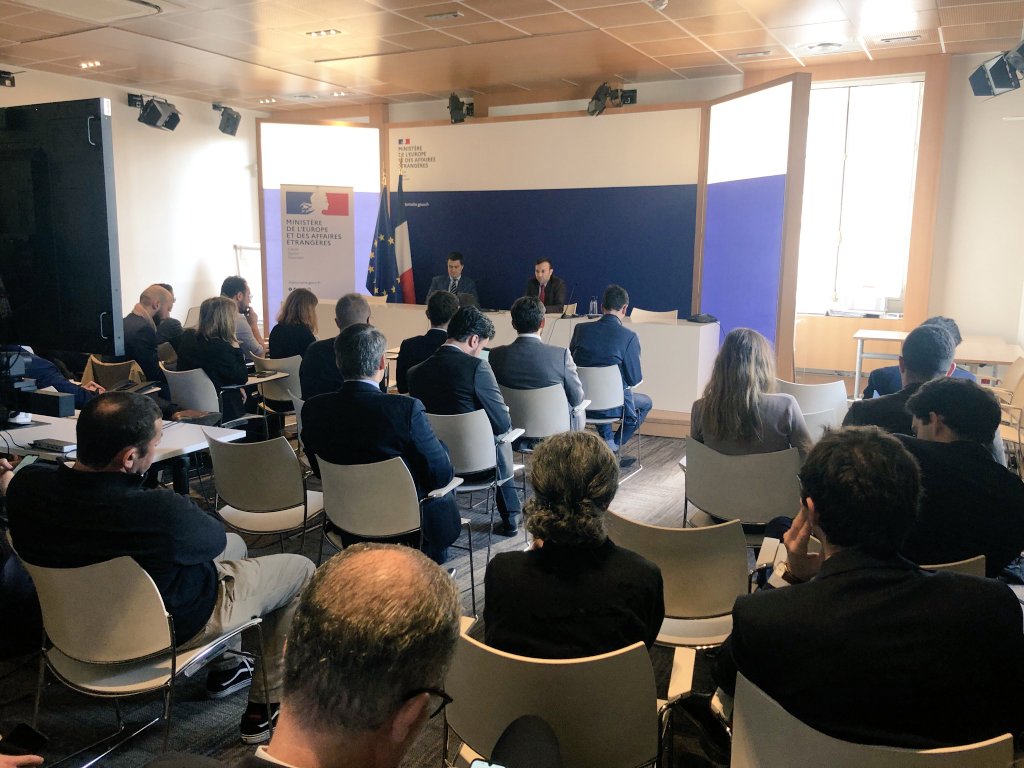 diplo2metier's tweet image. Belle énergie collective pour notre réunion d’information sur l’association #diplo2metier! Si la diplomatie est un service public clé pour la protection de nos concitoyens, de nos intérêts et de la paix, elle le doit à celles et ceux, de tous statuts, qui lui consacrent leur vie.