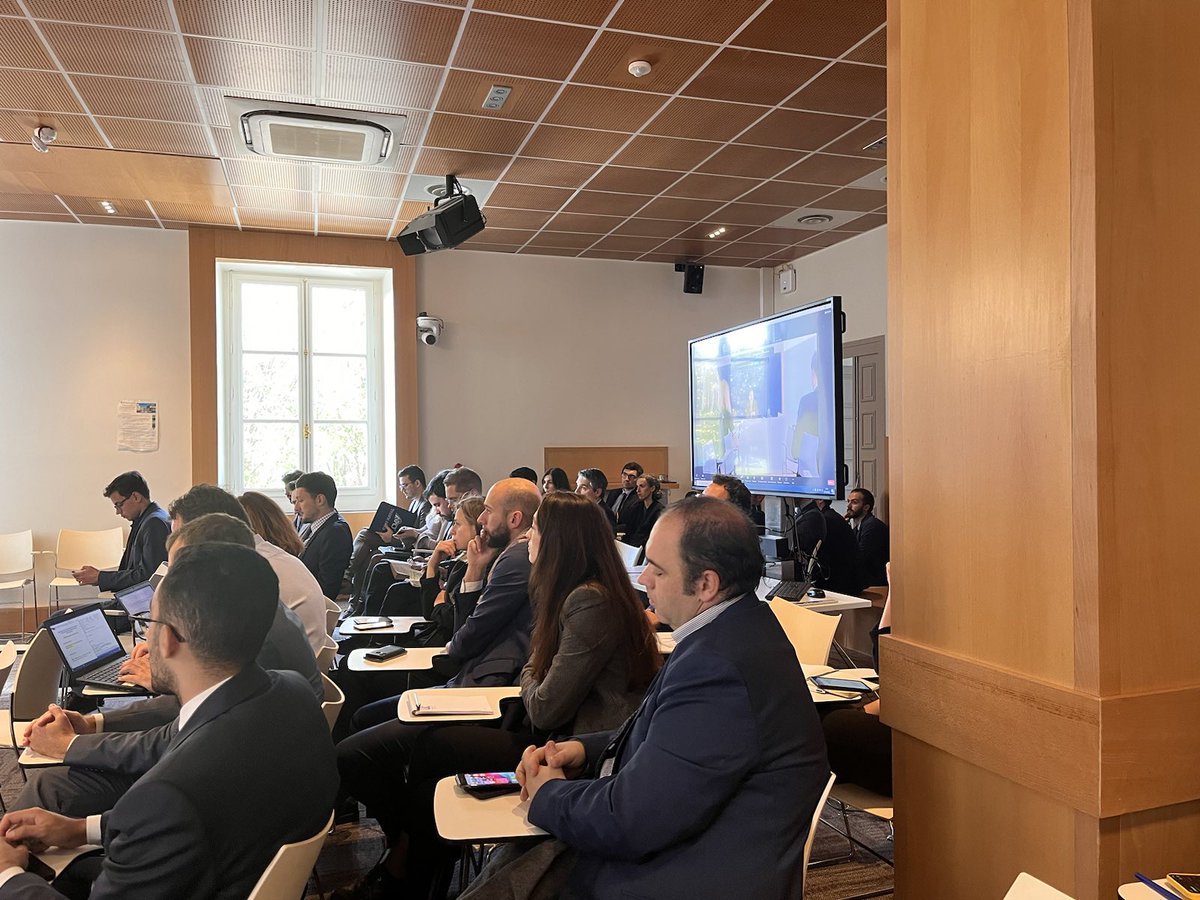 diplo2metier's tweet image. Belle énergie collective pour notre réunion d’information sur l’association #diplo2metier! Si la diplomatie est un service public clé pour la protection de nos concitoyens, de nos intérêts et de la paix, elle le doit à celles et ceux, de tous statuts, qui lui consacrent leur vie.