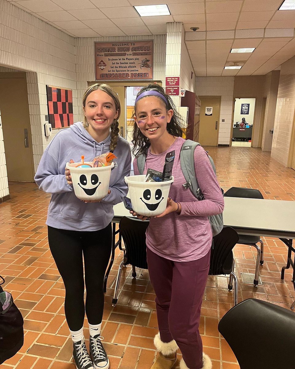 CMHS_Captains's tweet photo. Huge shoutout to the captains council for donating 24 Halloween Goodie bags to the local homeless shelter. Keep up the great work 💀👻🎃 https://t.co/xcHtE6UPvA