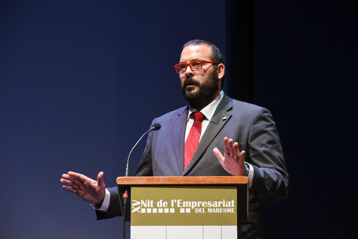 FAGEM_empresa's tweet photo. Arriba el gran premi de la nit dels #PremisFAGEM. @goldenhotels s’endú el Premi FAGEM a la Trajectòria Empresarial d’aquesta XV #NitEmpresariatMaresme https://t.co/kkdiJJsF5h
