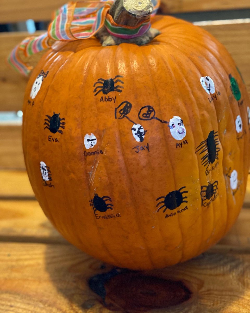 Plummersclass's tweet photo. Our class pumpkin! #ruecrew #LevelUpCB ๐ https://t.co/zk92fdw4Jj