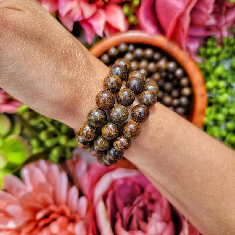 bettyandjoseph's tweet photo. Bronzite, this powerful shamanic stone takes you journeying through other worlds to find your power animal, and guides you to the core of your true self.
https://t.co/xbx4Vq13d5
#bronzite
#crystalproperties #crystals #crystalshop #cleanenvironment
#crystalenergy #crystallove https://t.co/R5IPwWKlPp