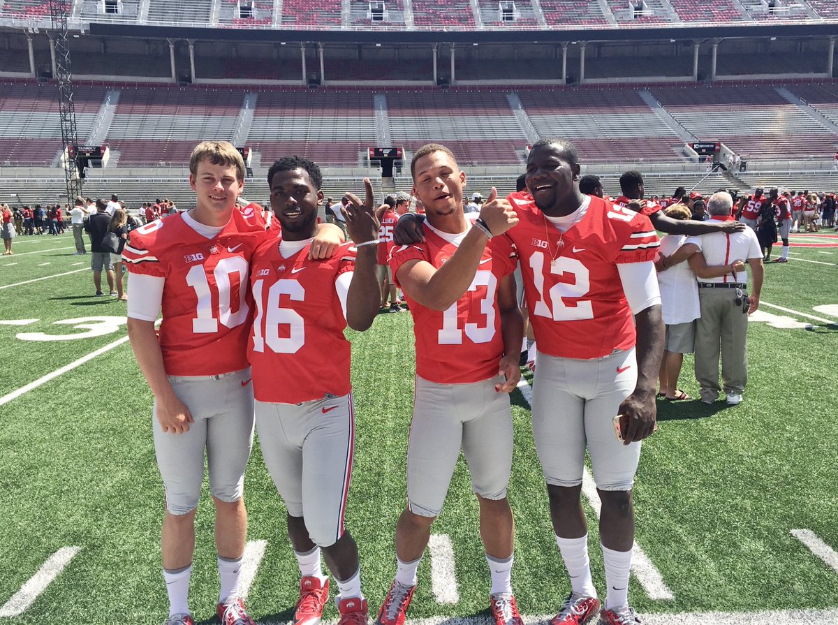 ohsolanier2's tweet image. Say, @S13Collier, what year were you all when this photo was taken? And man does Joe Burrow look a lot different.
