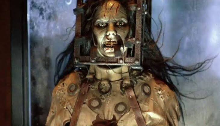 CharlyRu29's tweet photo. ⏱Hace 21 años se estrenó la película de terror canadiense-estadounidense #thirteenghosts en español “Trece fantasmas”🕰
🎬✨Esta cinta fue dirigida por #StevenBeck y protagonizada por #TonyShalhoub
#cine #terror https://t.co/gvxWAuSjEC