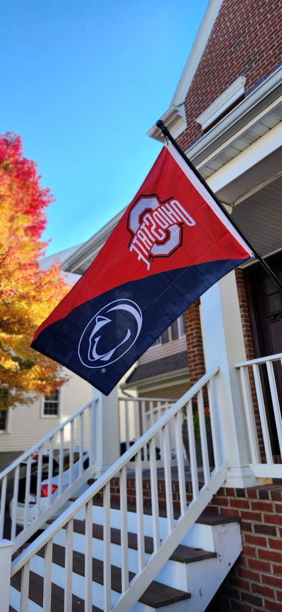 philiplapp's tweet photo. Just got home from a 7-day trip to the Midwest and I'm greeted by this flag. One of my favorite weekends of the year! #BattleoftheBorder #OhioStatevsPennState @FOXSports @CFBONFOX @PennStateFball @OhioStateFB https://t.co/55ZjwOZOmg