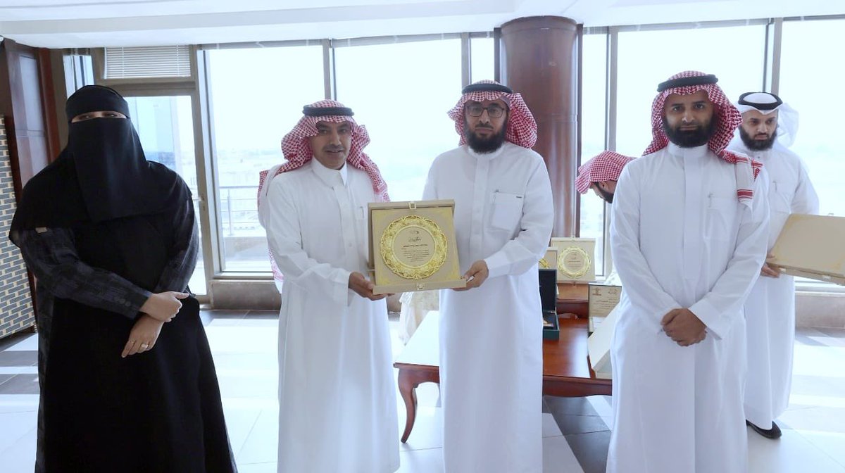 لجنة عمداء شؤون الطلاب tweet media