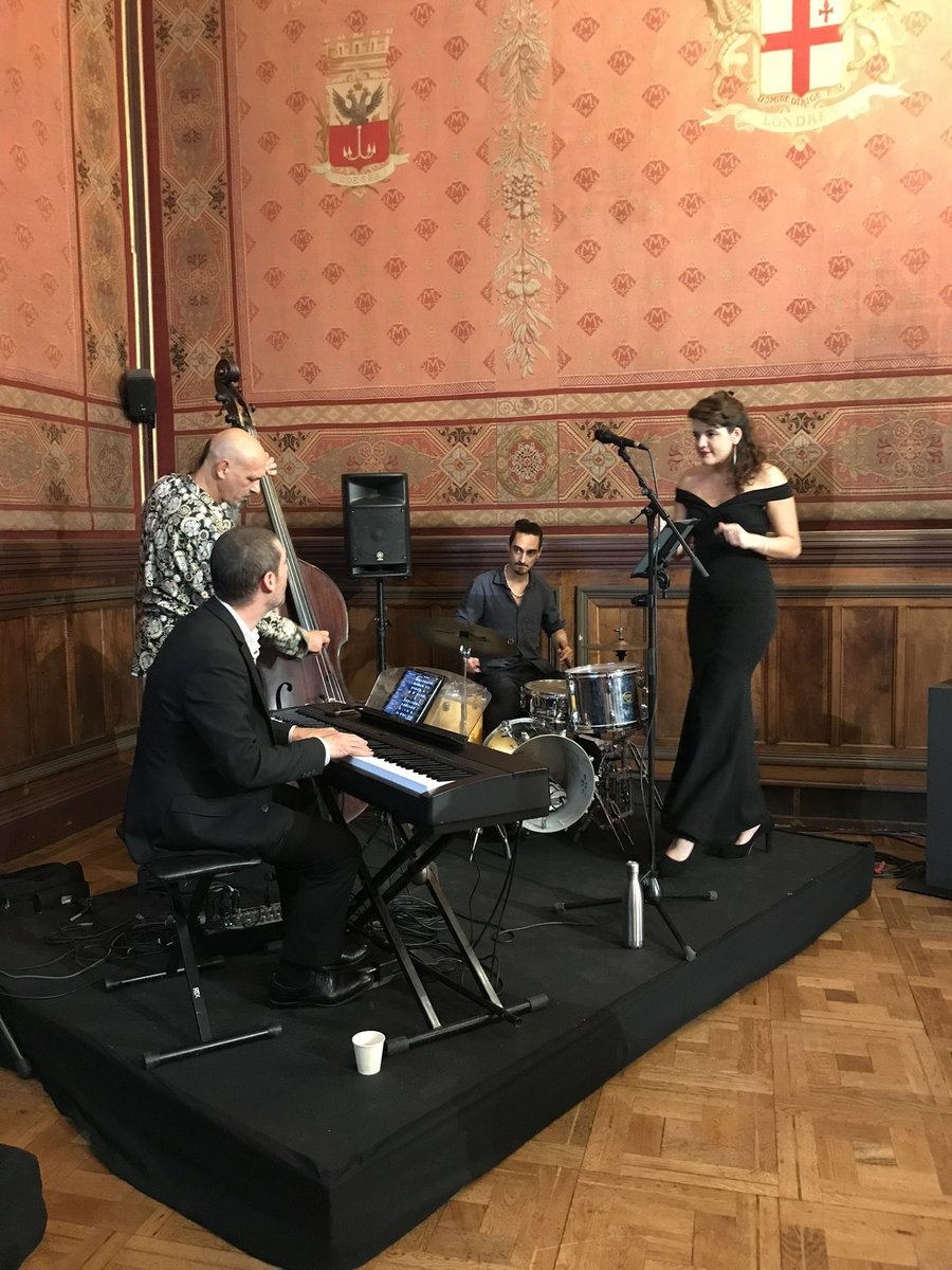 CCI_AMP's tweet photo. La #CCIAMP accueillait ce soir son partenaire @MarseilleJazz au #PalaisdelaBourse pour un afterwork jazz autour de la présentation de sa saison 2023 🎷🎺 https://t.co/ebfBhHzK3I