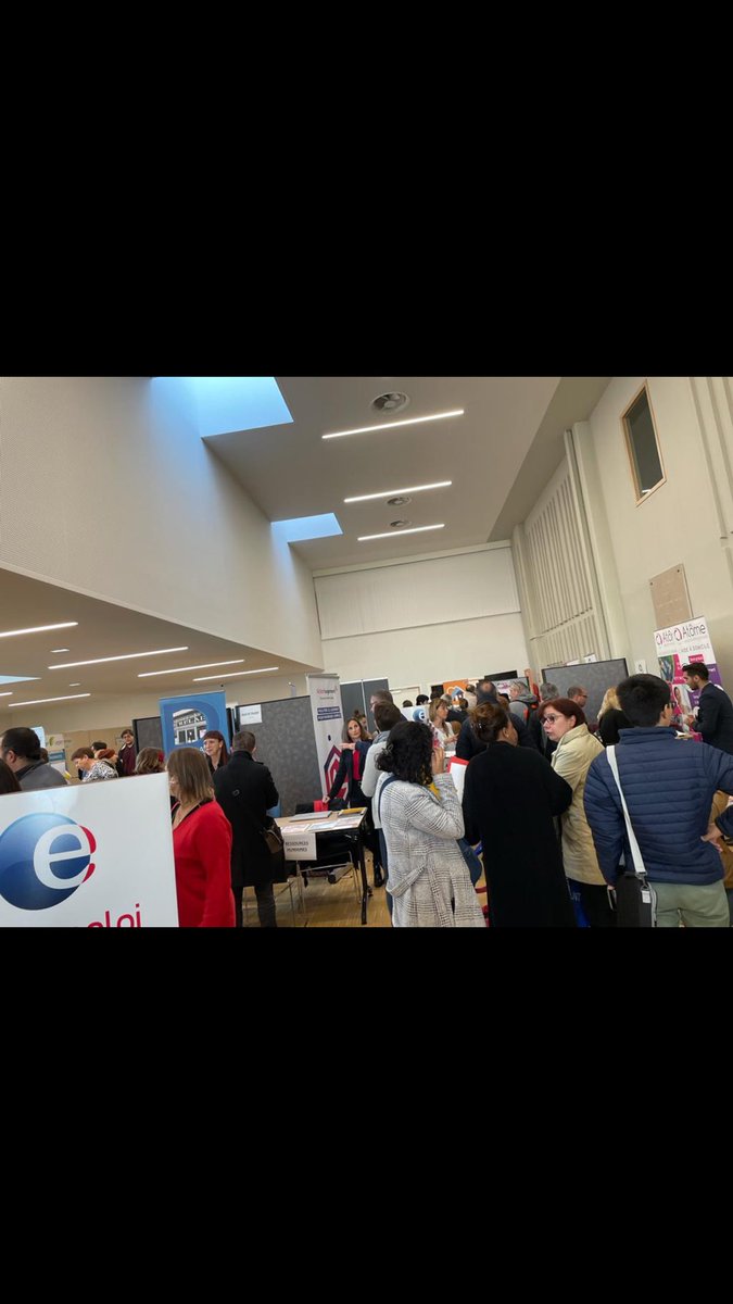 PoleEmploiBFC #tousmobilisés: Forum de Talant Salle l’ECRIN  aujourd’hui 980 personnes  présentes sur la journée Très belle réussite  Plus  de 300 offres d'emploi proposées   Des demandeurs d'emploi des employeurs et organismes de formations  💯% satisfaits 👌