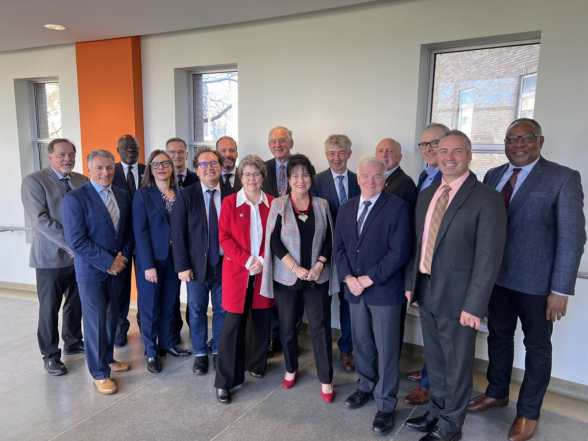 ACUFC_info's tweet photo. Pour la première fois en trois ans, le conseil d’administration de @ACUFC_info a pu se rencontrer en personne après le lancement du rapport final des États généraux sur le postsecondaire en contexte francophone minoritaire. https://t.co/EocQTIcWH5
