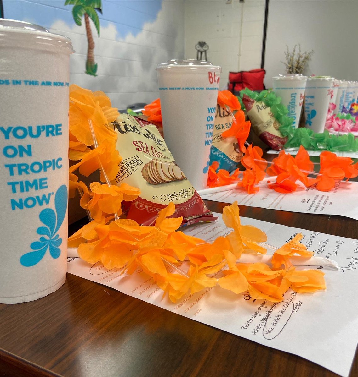 HickoryHighSCA's tweet photo. Tropical Teacher Appreciation 🌴🌺 this month SCA treats our Science and World Language Departments for a “smooth start to the year” 🥤#teacherappreciation #smoothstart #scienceteachers #worldlanguageteachers
Special thanks to Tropical Smoothie on Mt. Pleasant for helping! 💜🧡 https://t.co/1Q47NFNThj