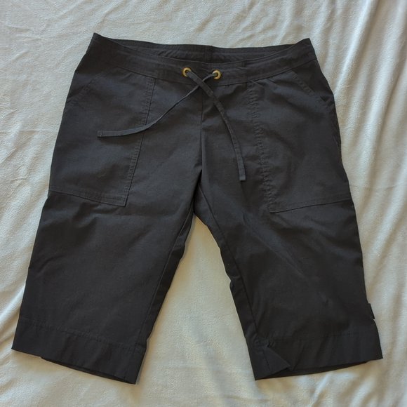 leopardess111's tweet image. So good I had to share! Check out all the items I'm loving on @Poshmarkapp from @PoshEmTara @Lucys_Closet4U #poshmark #fashion #style #shopmycloset #prana #sandradarren #marvel: posh.mk/cMtQXXFutub