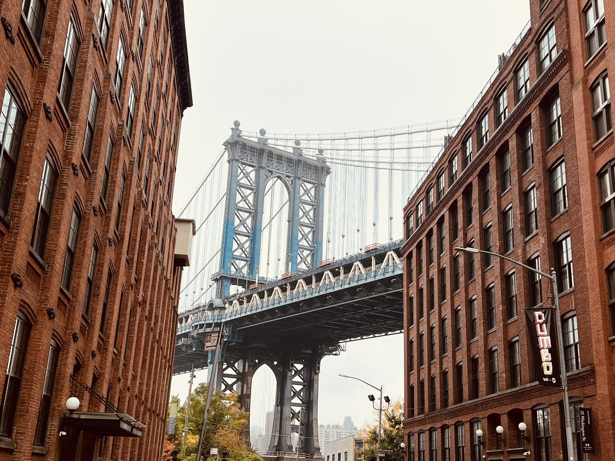 CzarNicholson's tweet photo. Aimlessly wandering ‘round New York.  #NYC #Brooklyn https://t.co/aBwaAHmQgN