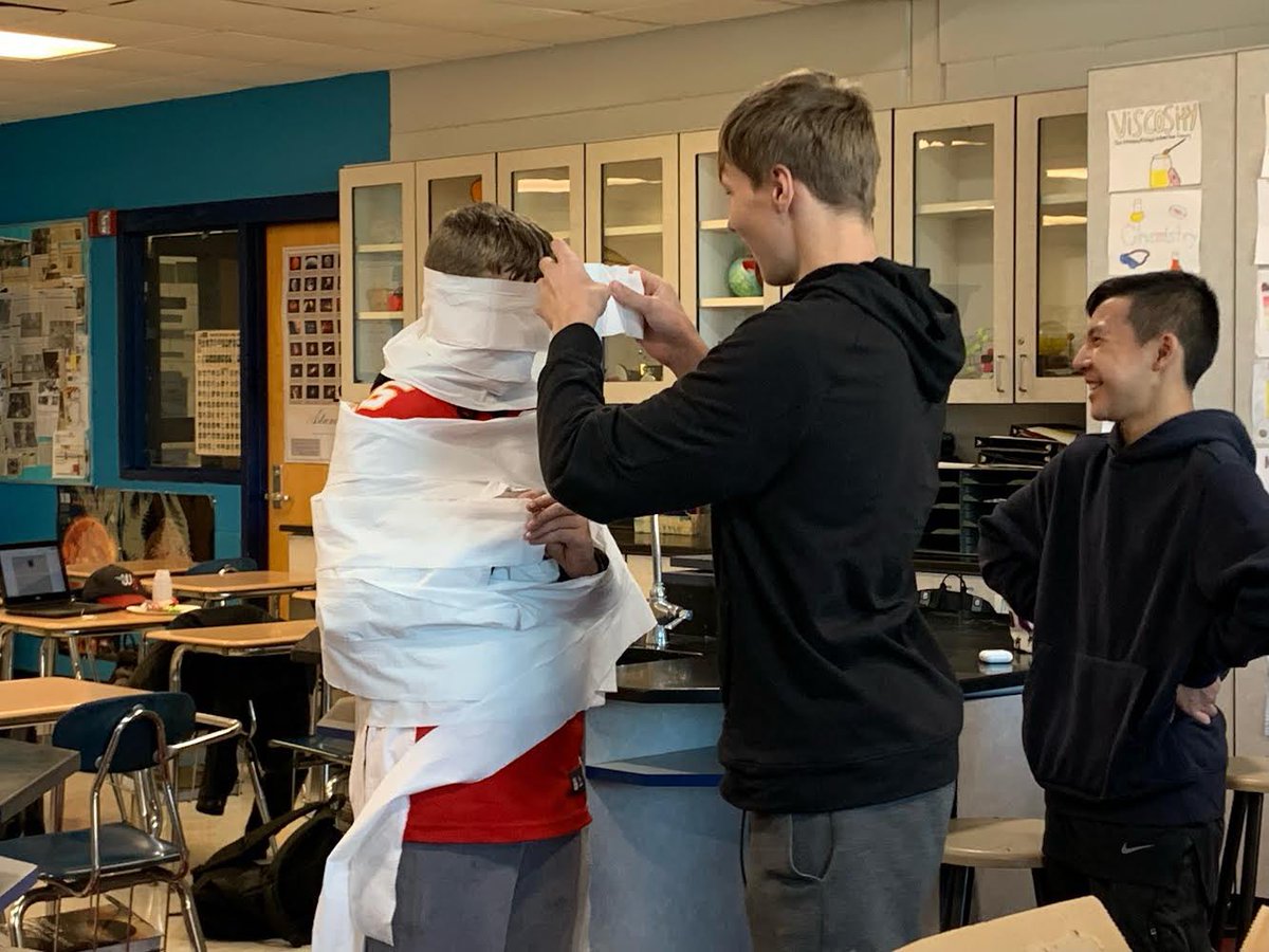 crew_campus's tweet photo. Mr. Bourn’s freshman seminar had a surprise Halloween party today thrown by their Link Leaders. So much fun! https://t.co/WkiV4V64zz