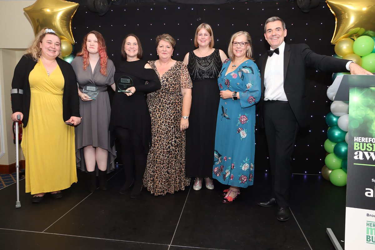 onevisionsoa's tweet image. 𝗛𝗲𝗿𝗲𝗳𝗼𝗿𝗱𝘀𝗵𝗶𝗿𝗲 𝗕𝘂𝘀𝗶𝗻𝗲𝘀𝘀 𝗔𝘄𝗮𝗿𝗱𝘀 𝟮𝟬𝟮𝟮 🤩

Covid Community Champion Award
&amp;amp; The Outstanding Achievement Award 😍

#herefordshirebusinessawards2022 #herefordshirebusiness