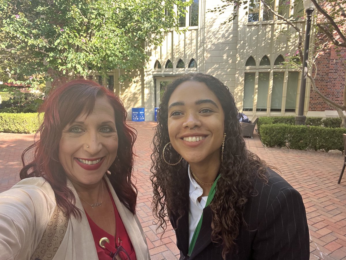 Just met the fabulous and talented ⁦@cerisecastle⁩ who is a recipient of the ⁦@IWMF⁩ Courage in Journalism award. I know this is the beginning of a friendship here and future collaborations! #SiSePuede #WomenJournoKickAss