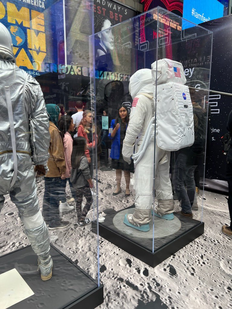 Astro_Cady's tweet photo. Thank you @MorganStanley - hundreds of kids - mostly girls - saw themselves wearing space helmets-on the big screens of Times Square! It says - you belong in a helmet like this - or any other hat that you think could be yours. They saw themselves as part of the future. #Access1 https://t.co/StBs0bK0Ge