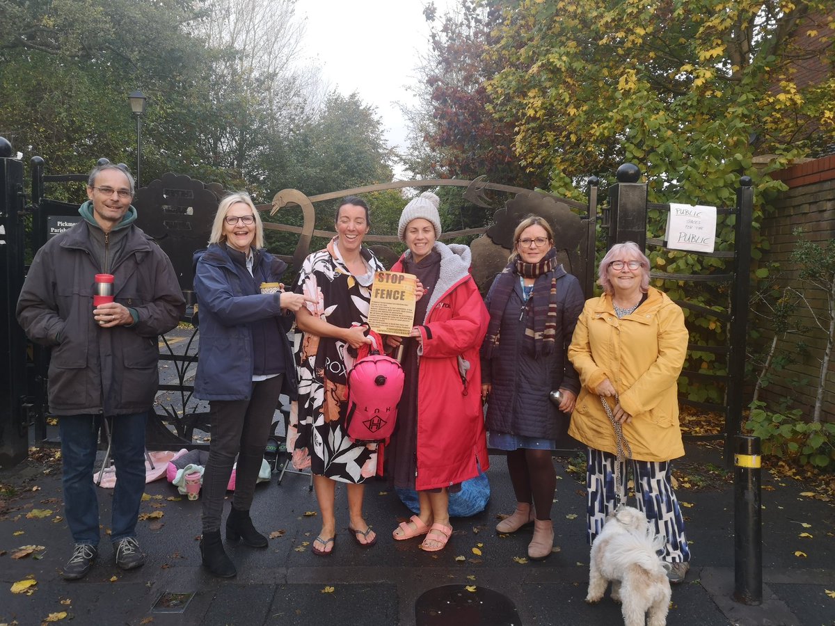 catsoyabeans's tweet photo. @jackieweaver please sort out pickmere parish council . We have over 100 resisdent signatures and still going and over 1100 signatures on charge.orj to stop the fence restricting access at pickmere https://t.co/8xhPeCGQ5j