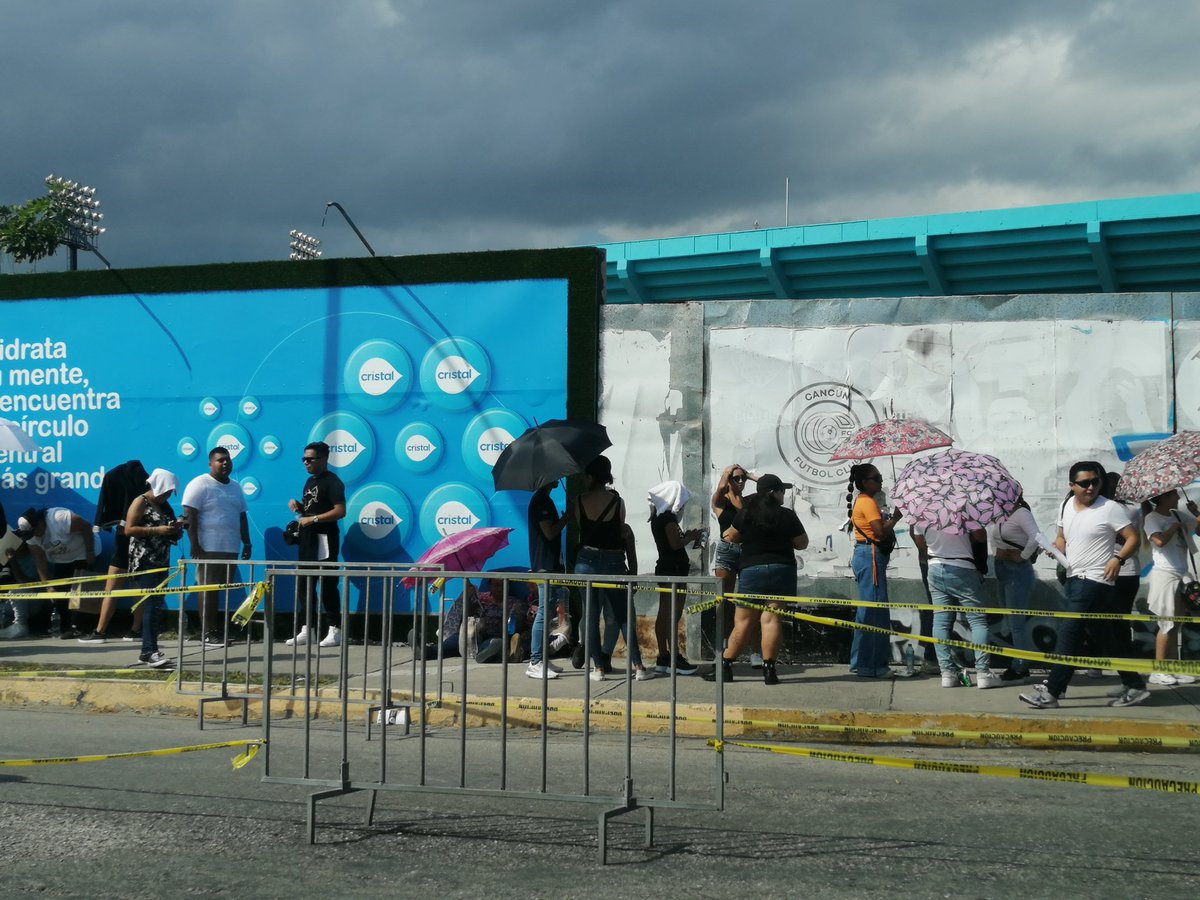 AtomicoFM's tweet photo. #Cancun
Ya está la #BandaChida formada para el concierto de @daddy_yankee en el estadio "Andrés Quintana Roo"
#concierto https://t.co/c3aowca3pm