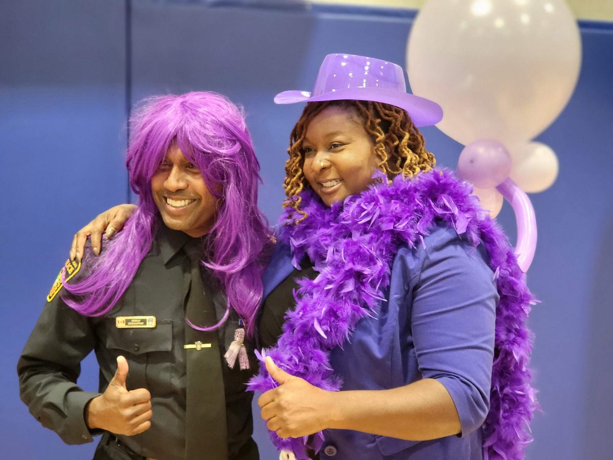 Peel Children's Aid Society (@peelcas) on Twitter photo Celebrating #DressPurpleDay in style with <a href="/Juliet_Jackson/">Juliet Jackson</a> <a href="/ChiefNish/">Chief Nishan Duraiappah</a> 💜 Thank you for all you do for children, youth and families in our Peel community! We are #HereToHelp
👉 peelcas.org/dresspurple Celebrating #DressPurpleDay in style with <a href="/Juliet_Jackson/">Juliet Jackson</a> <a href="/ChiefNish/">Chief Nishan Duraiappah</a> 💜 Thank you for all you do for children, youth and families in our Peel community! We are #HereToHelp
👉 peelcas.org/dresspurple
