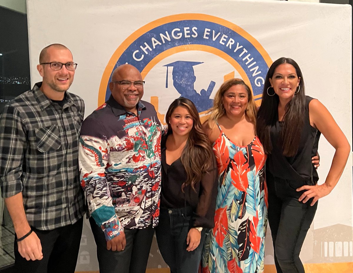 LEADSanDiego's tweet photo. Today's #LEADintheWild 🐾 features Andrew Harmatys, Dr. Steven Jones, @pamcgabriel, @Tamaras_Reality, and Nancy Maldonado from the #LEADInfluence Class of 2020! Our alumni attended @RealityChangers' Over The Edge event last weekend 🥳 https://t.co/LkDzejwIlw