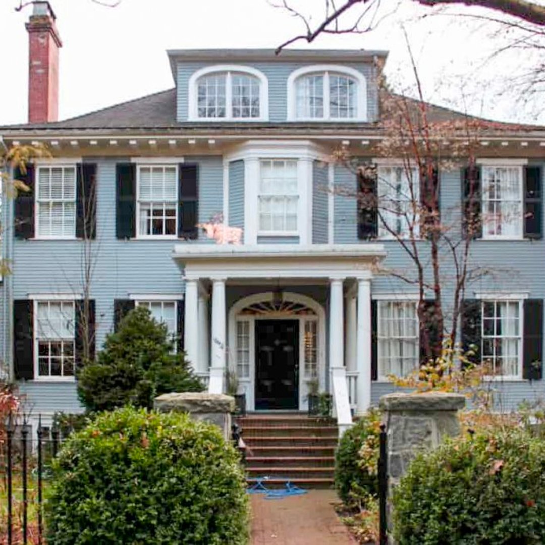 VanHeritage's tweet photo. Can you guess this house style? Test your knowledge๐
#HouseStyles #VancouverHeritage https://t.co/OCK3IV6hnL