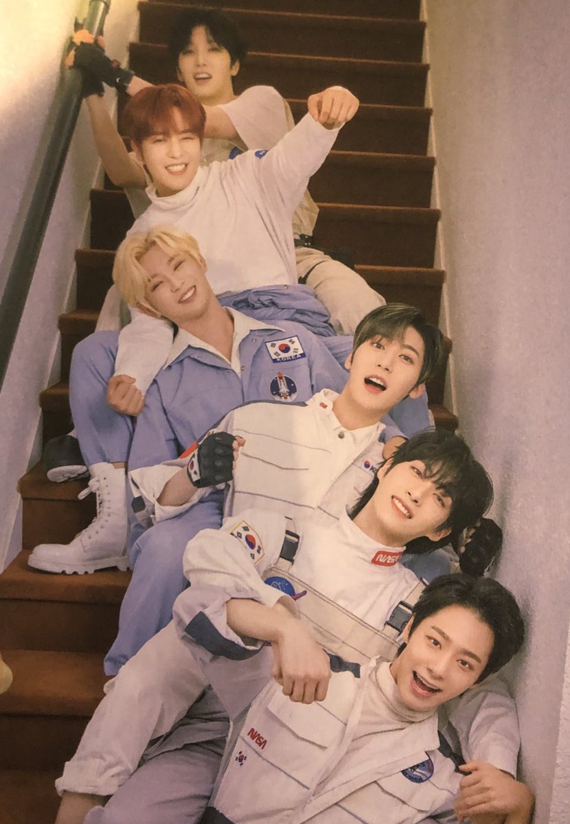 moonlit_late's tweet photo. Family 

#레이븐_탈퇴_반대
#we_want_ravn_back https://t.co/8qddTvFGNG