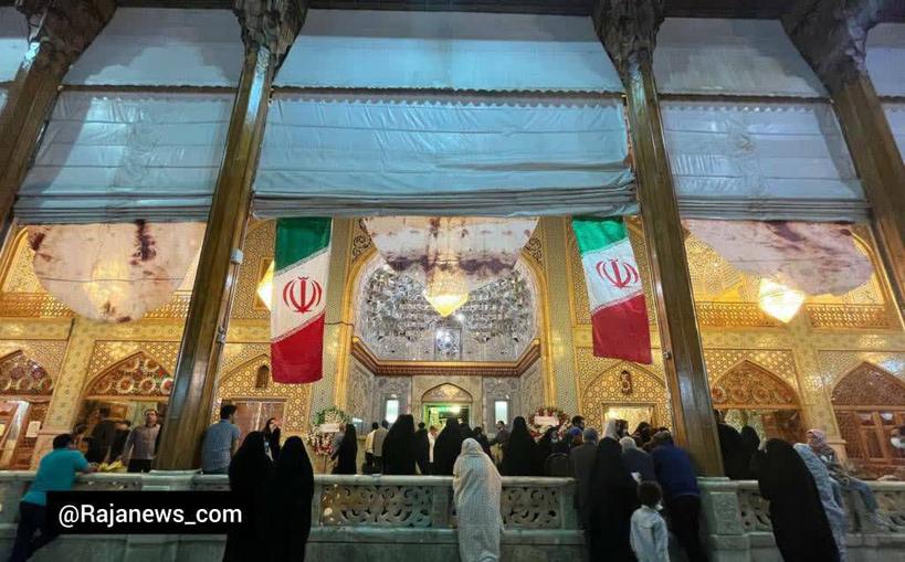 #پرچم بین چادرهای خونین یعنی :
خون می‌دهیم ولی اجازه تعرض به خاک و ناموس و پرچممان را نمی دهیم .
#شاهچراغ 
#ایران_تسلیت