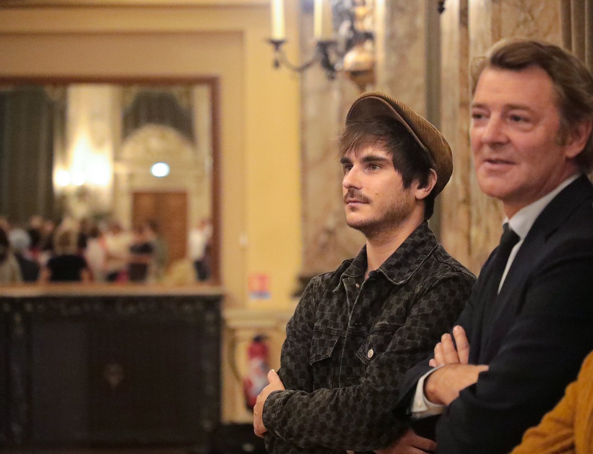 2/3 ET #CHŒUR DES #NUITS 🎶
Atelier musical ouvert à tous, le Chœur des <a href="/NuitsdeChampagn/">Nuits de Champagne</a> permet aux amoureux de la #chanson de participer à des répétitions pour apprendre divers morceaux et parmi eux "Le dernier jour du disco" de <a href="/juliettearmanet/">Juliette Armanet</a>.